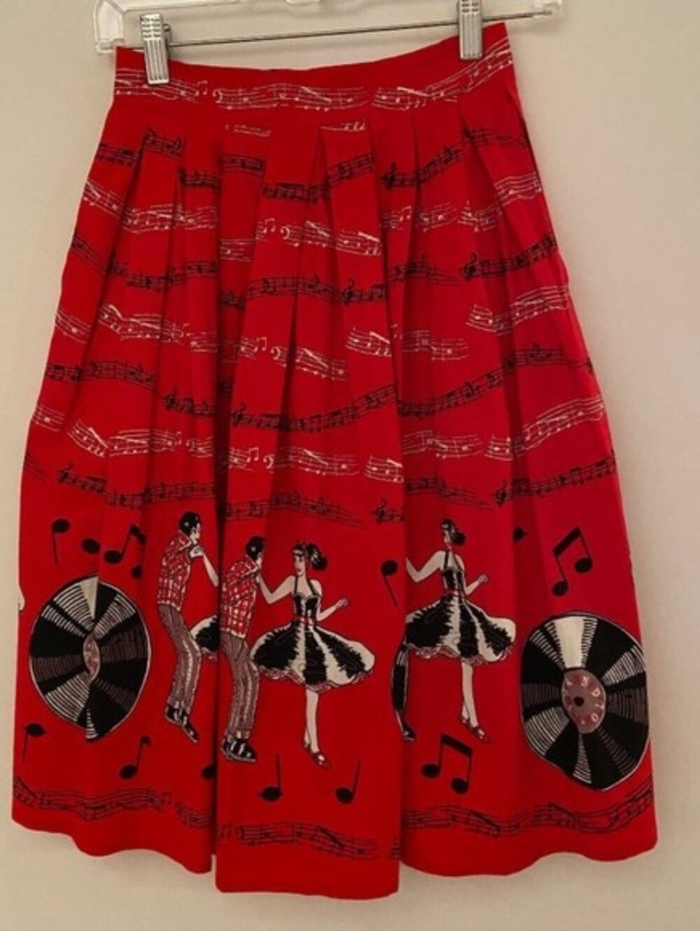 Banned Apparel Dancing Days Red Rockabilly Circle Skirt Music Notes Record - Picture 3 of 3